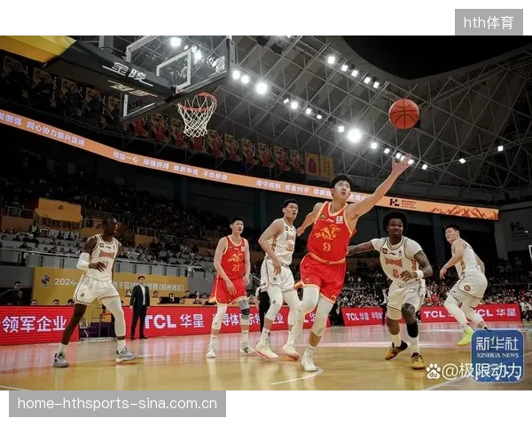 CBA球队三连抢断打懵对手，精彩瞬间引爆赛场热潮